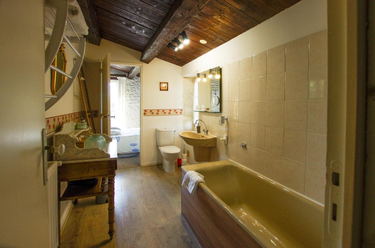 Logis Saint Leonard Bed & Breakfast Dompierre-sur-Mer Exterior photo