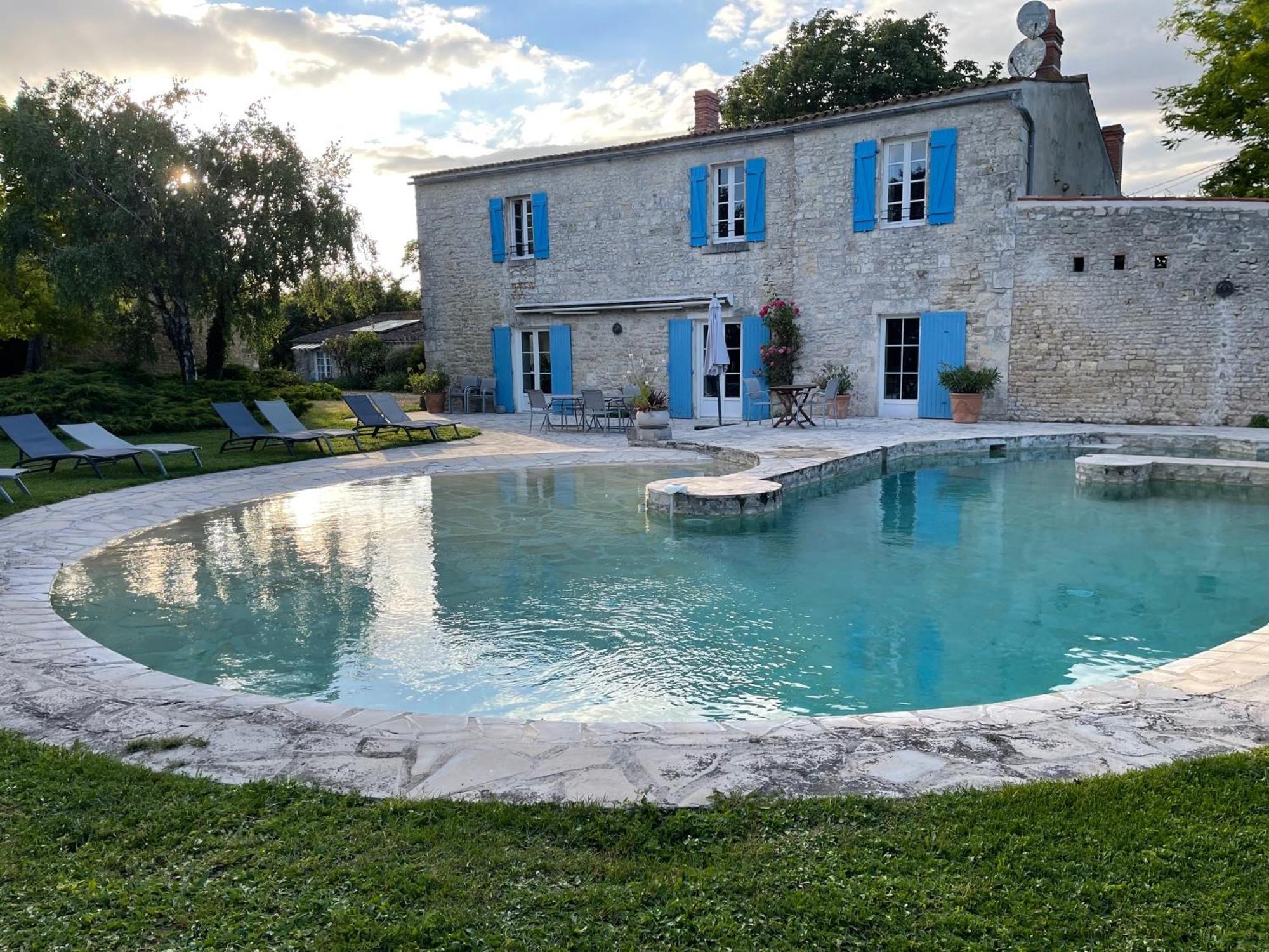 Logis Saint Leonard Bed & Breakfast Dompierre-sur-Mer Exterior photo