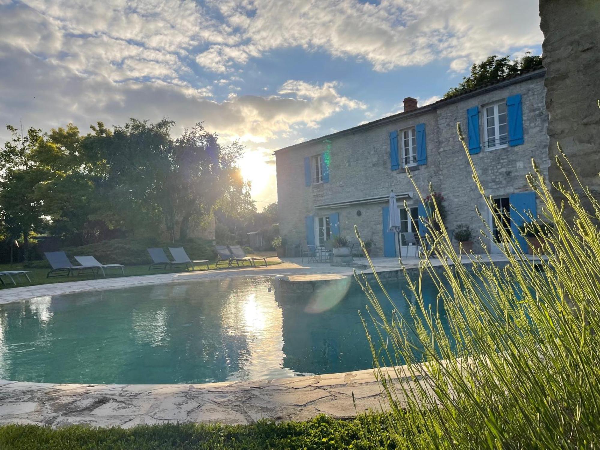 Logis Saint Leonard Bed & Breakfast Dompierre-sur-Mer Exterior photo